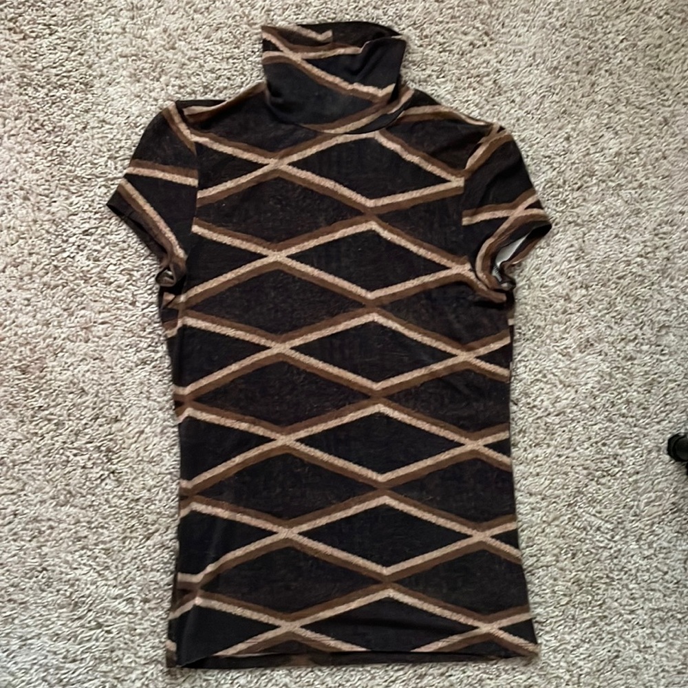 Geometric mock neck